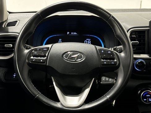 Used 2023 Hyundai Venue SEL image 4
