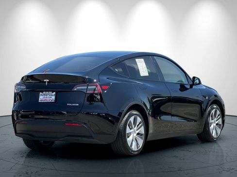 Used 2023 Tesla Model Y Long Range AWD/4WD image 4