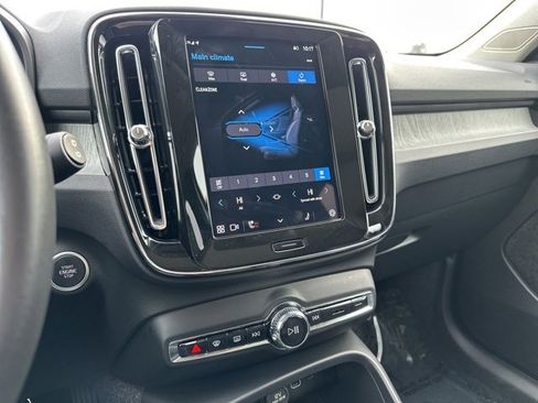Certified 2025 Volvo XC40 B5 Core image 20