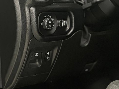 Used 2019 RAM 1500 Big Horn RWD image 17