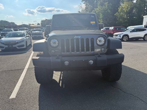 Used 2017 Jeep Wrangler Unlimited Rubicon w/ Connectivity Group AWD/4WD image 31