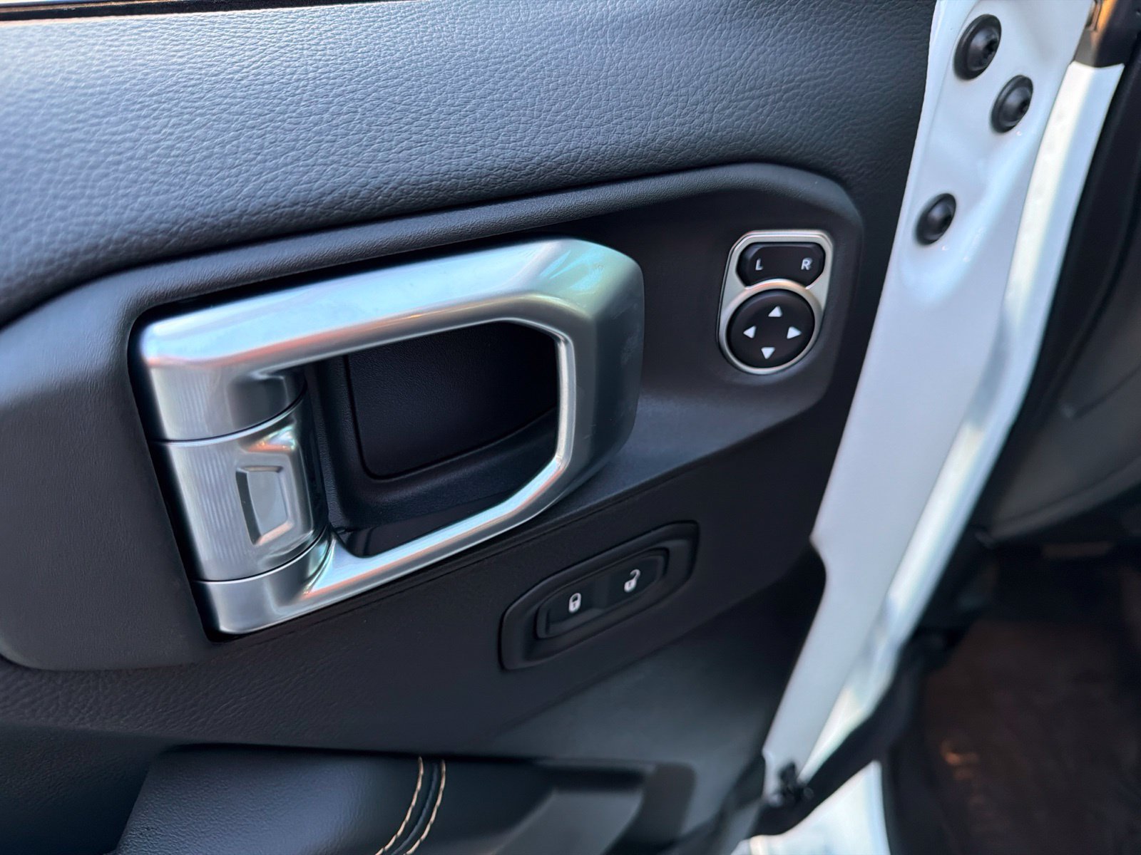 New 2027 Jeep Wrangler Unlimited Sahara AWD/4WD image 15
