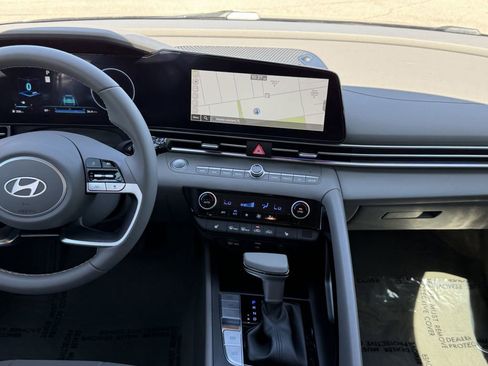 Used 2024 Hyundai Elantra SEL w/ Convenience Package FWD image 15