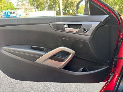 Used 2016 Hyundai Veloster Turbo image 19