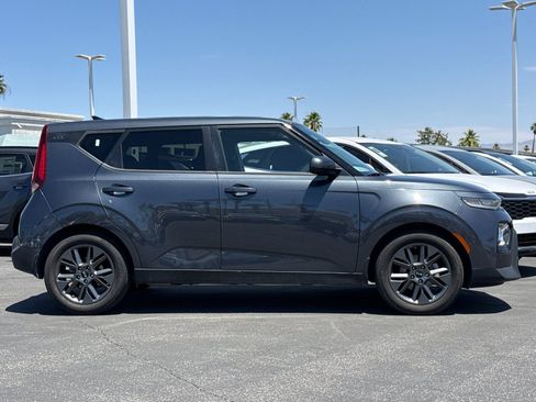 Used 2020 Kia Soul EX FWD image 2