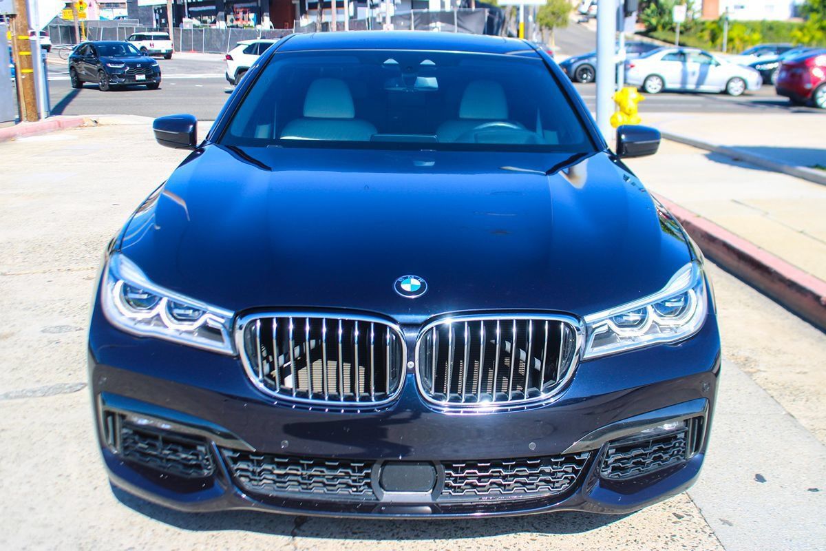 Used 2019 BMW 750i RWD image 9