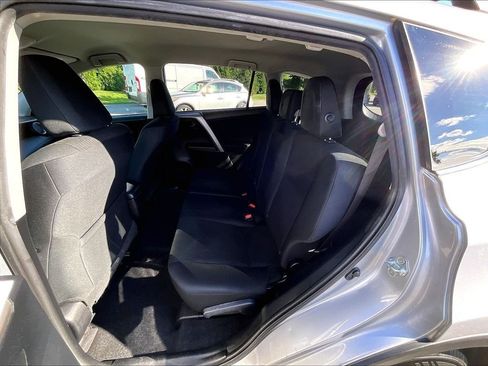 Used 2017 Toyota RAV4 LE w/ Carpet Mat Package AWD/4WD image 15