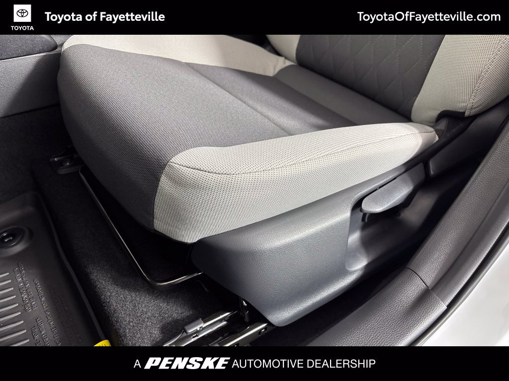 Used 2027 Toyota Corolla LE FWD image 29