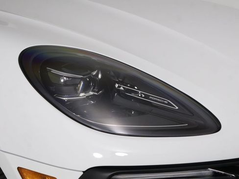 Certified 2026 Porsche Macan AWD/4WD image 28