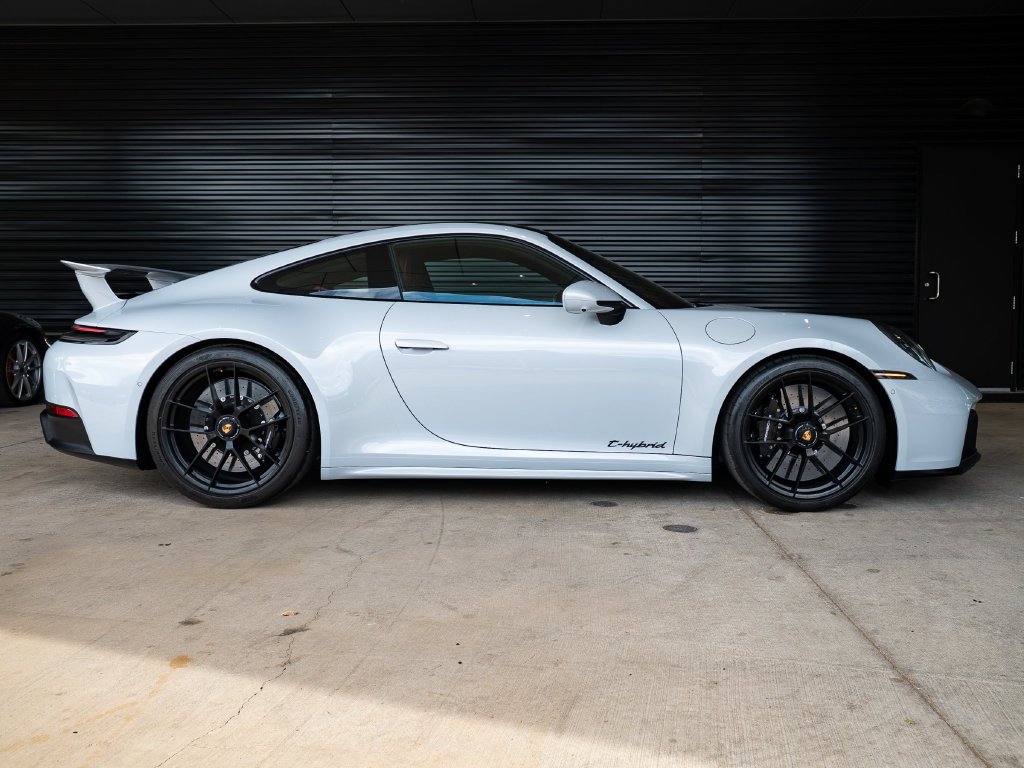 Certified 2025 Porsche 911 Carrera 4 GTS AWD/4WD image 8