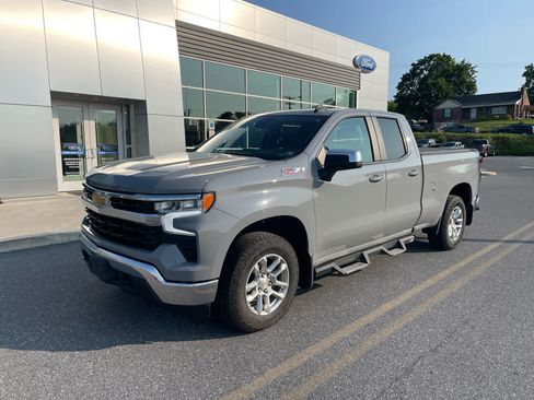 Used 2024 Chevrolet Silverado 1500 LT AWD/4WD image 2