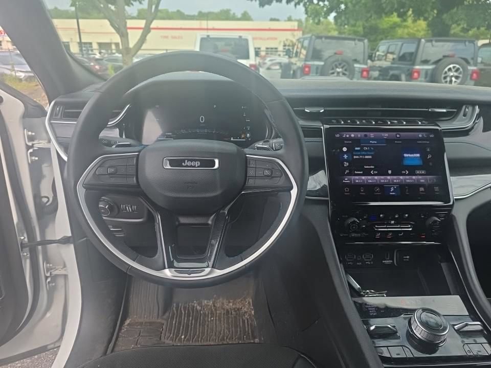 Used 2023 Jeep Grand Cherokee Trailhawk w/ Luxury Tech Group III AWD/4WD image 2