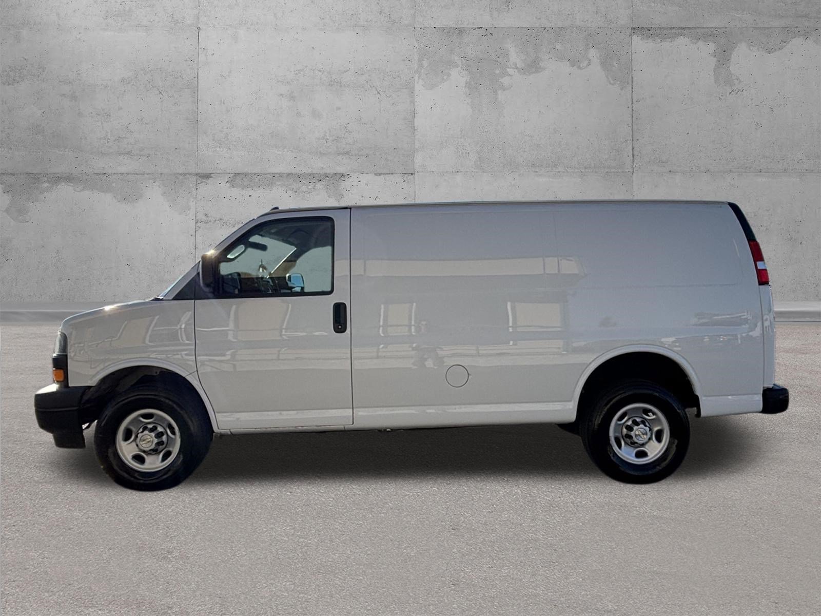 Used 2023 Chevrolet Express 2500 w/ Driver Convenience Package RWD image 4