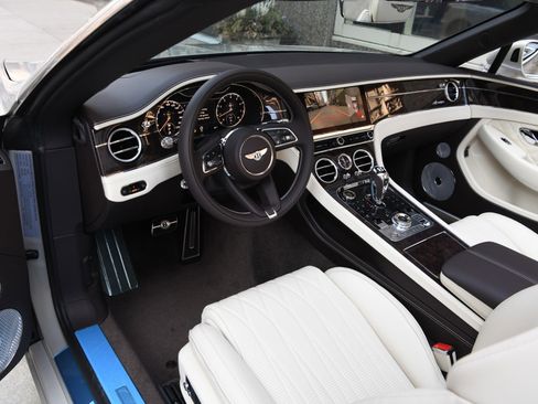 Used 2024 Bentley Continental GT image 11