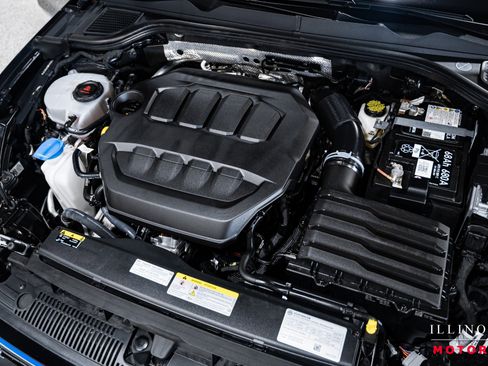 Used 2024 Volkswagen Golf R image 39