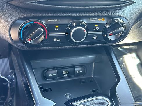 Used 2020 Kia Soul LX FWD image 29