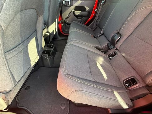 Used 2025 Jeep Gladiator Sport AWD/4WD image 13