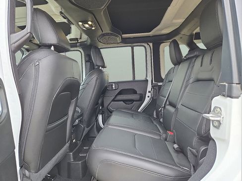 Used 2023 Jeep Wrangler Unlimited Sahara image 15