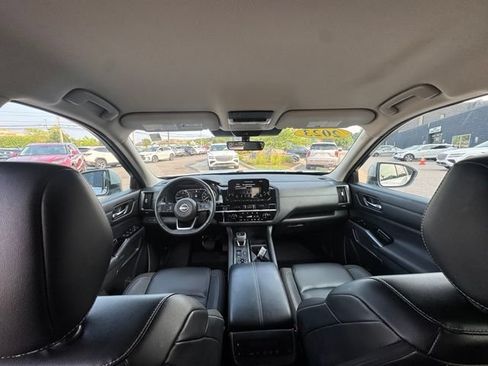 Used 2023 Nissan Pathfinder SL AWD/4WD image 39