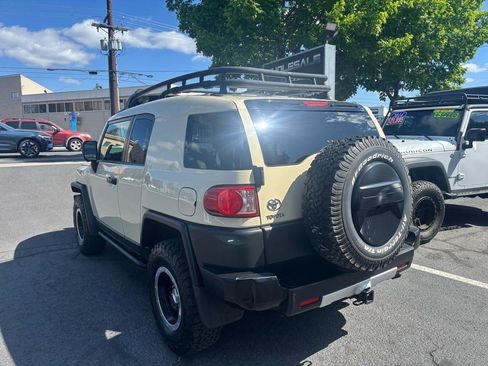 Used 2010 Toyota FJ Cruiser 4WD image 3