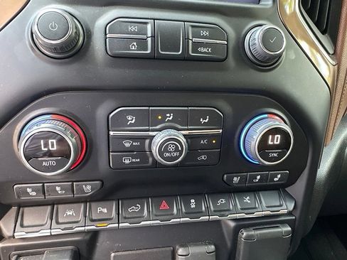 Used 2022 Chevrolet Silverado 1500 High Country w/ Technology Package AWD/4WD image 22
