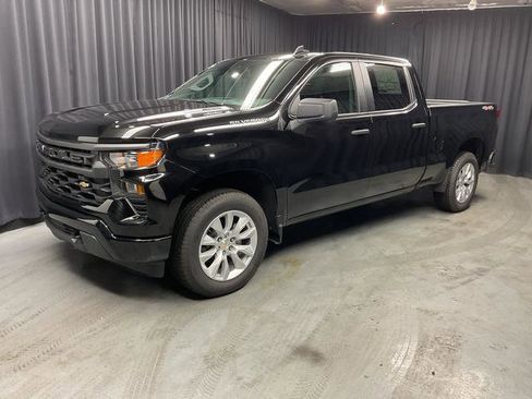 Used 2026 Chevrolet Silverado 1500 Custom image 2
