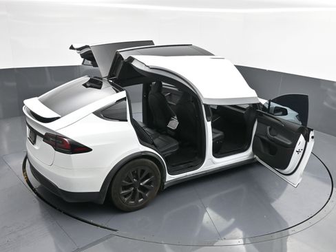 Used 2024 Tesla Model X image 42