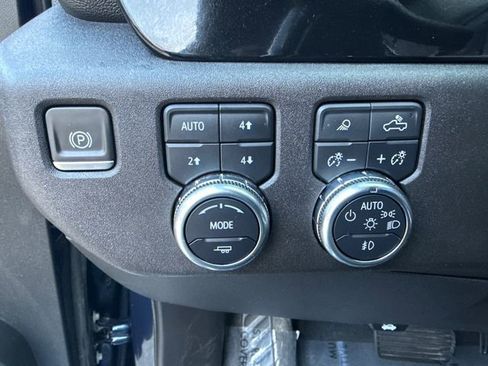 Used 2022 GMC Sierra 1500 SLT w/ SLT Convenience Package image 24