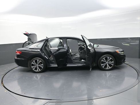 Used 2022 Volkswagen Passat 2.0T SE image 37