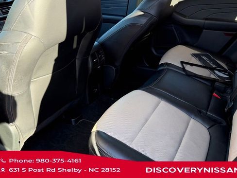 Used 2022 Ford Escape Titanium w/ Titanium Premium Package image 32