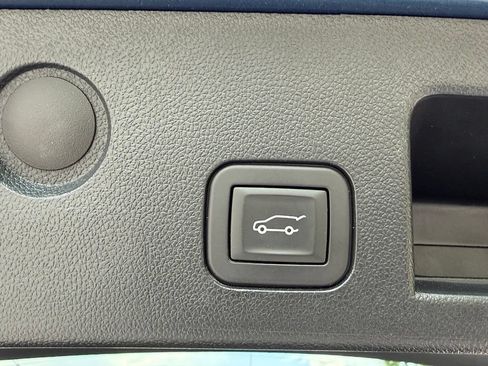 Used 2025 Chevrolet Equinox LT w/ Convenience Package II FWD image 28