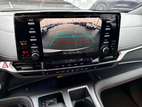 Used 2021 Toyota Sienna XSE w/ XSE Plus Package image 17