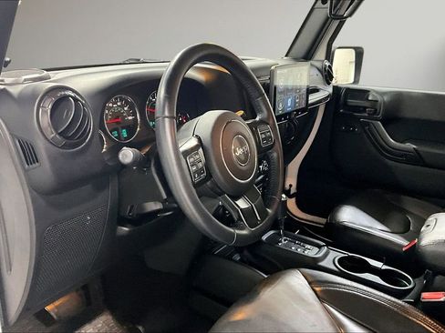 Used 2017 Jeep Wrangler Unlimited Sahara AWD/4WD image 17