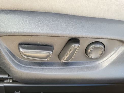 Used 2025 Toyota Camry SE image 14