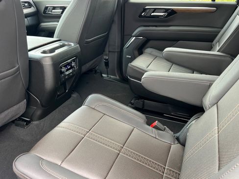 New 2026 Chevrolet Suburban High Country image 9