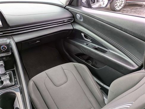 Used 2023 Hyundai Elantra SEL w/ Convenience Package image 16