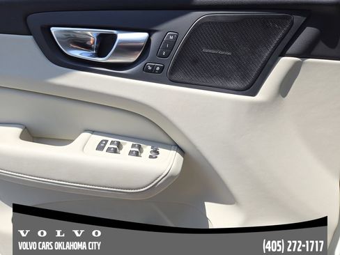 Certified 2023 Volvo XC60 B5 Ultimate w/ Climate Package AWD/4WD image 17