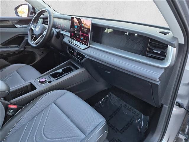 Used 2026 Volkswagen Tiguan SE FWD image 28