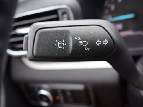 Used 2023 Ford Explorer XLT w/ Equipment Group 202A image 19