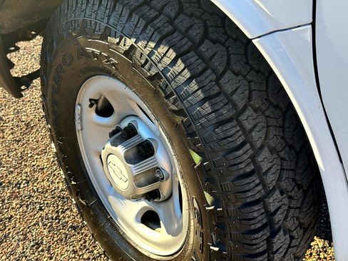 Used 2016 Chevrolet Express 2500 image 12