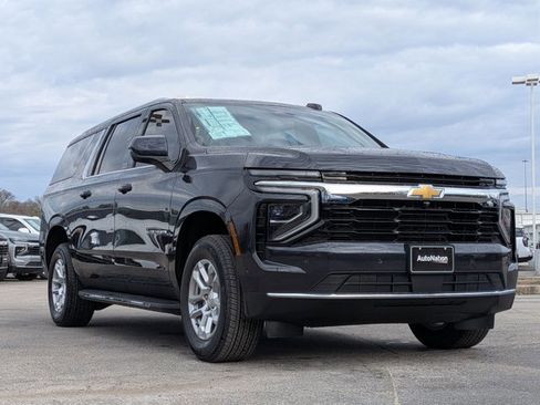New 2026 Chevrolet Suburban LS image 3