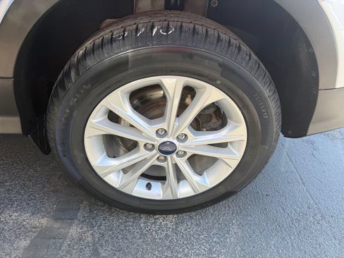 Used 2017 Ford Escape SE AWD/4WD image 7