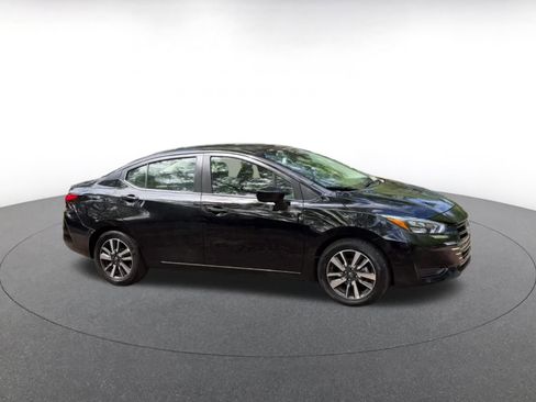 Used 2025 Nissan Versa SV image 2