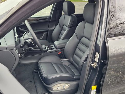 New 2026 Porsche Macan AWD/4WD image 4