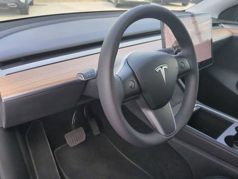 Used 2023 Tesla Model Y AWD image 10