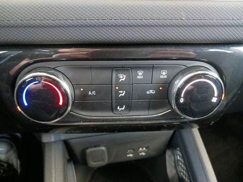 Used 2024 Chevrolet TrailBlazer LT w/ Driver Confidence Package FWD image 24