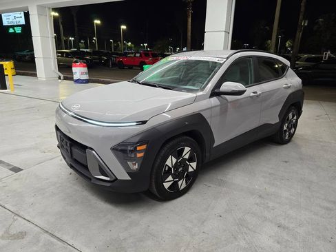 Used 2024 Hyundai Kona SEL FWD image 2