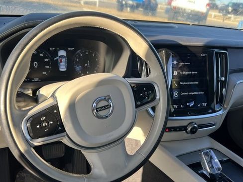 Used 2022 Volvo S60 B5 Inscription w/ Climate Package image 7