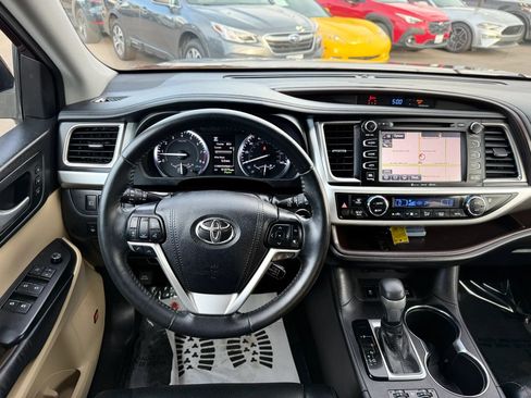 Used 2019 Toyota Highlander Limited Platinum AWD/4WD image 30