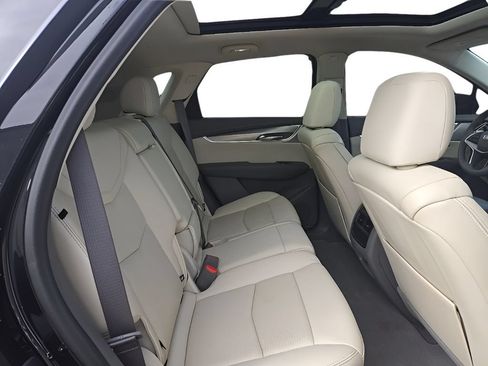 Used 2022 Cadillac XT5 Premium Luxury w/ Technology Package AWD/4WD image 27